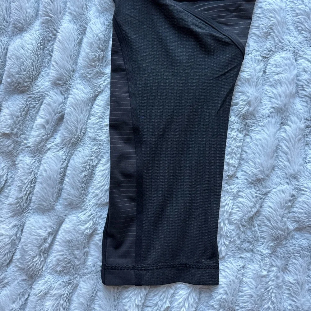 Lululemon Black Stripped Leggings Mesh Cutouts Size 10 - Picture 5 of 6
